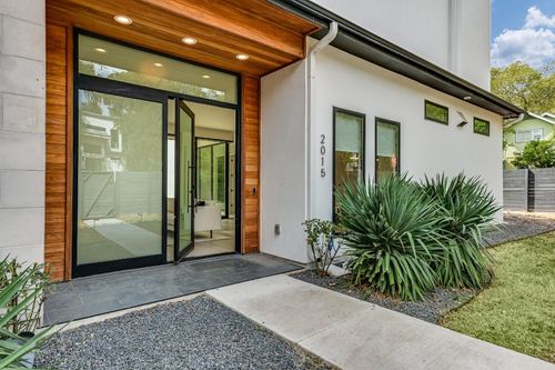 2015 De Verne St, Austin, TX, 78704-3925 | Card Image