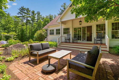 402 Bay Rd, Durham, NH, 03824-3433 | Card Image