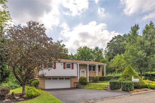 428 Englewood Dr, Pittsburgh, PA, 15237-3754 | Card Image