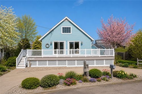 24 Redwood Dr, Narragansett, RI, 02882-6014 | Card Image