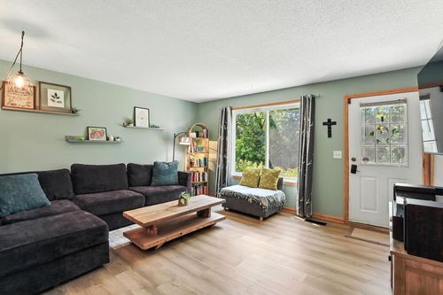 1580 Helmo Ave N, Oakdale, MN, 55128-5531 | Card Image