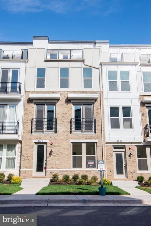 4939 Trail Vista Ln, CHANTILLY, VA, 20151-3742 | Card Image