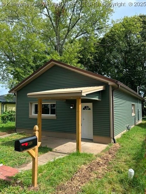 308 27th St, Dunbar, WV, 25064-2212 | Card Image