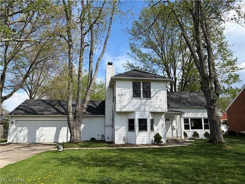 3003 Walter Rd, North Olmsted, OH, 44070-1069 | Card Image