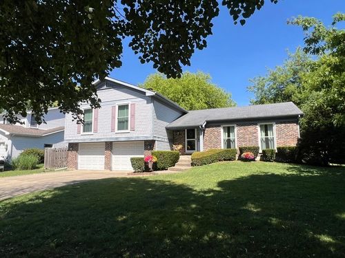 821 Blue Mound Dr, Crystal Lake, IL, 60014-6922 | Card Image