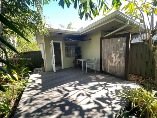 2215-2215 Ne 11th Ave, Wilton Manors, FL, 33305-2213 | Card Image