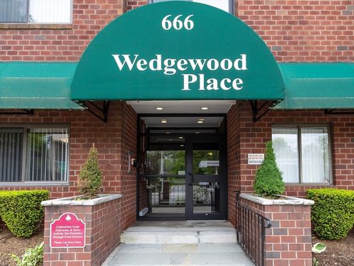 apt-206-666 Main St, Winchester, MA, 01890-1955 | Card Image