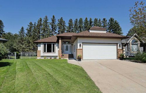 32 Fairview Close W, Brooks, AB, T1R0N7 | Card Image