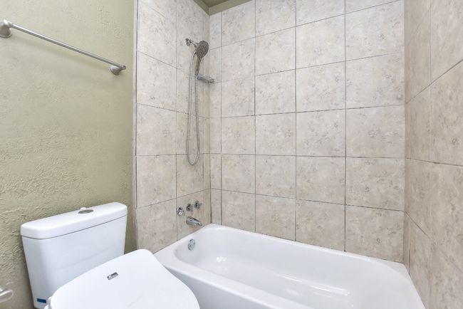 Full Hall Bathroom | Image 25