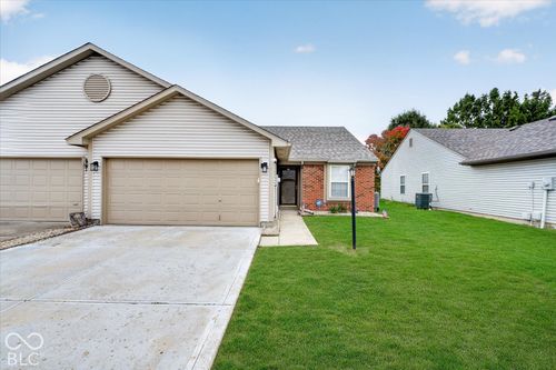 7261 Broyles Ln, Indianapolis, IN, 46217-7483 | Card Image