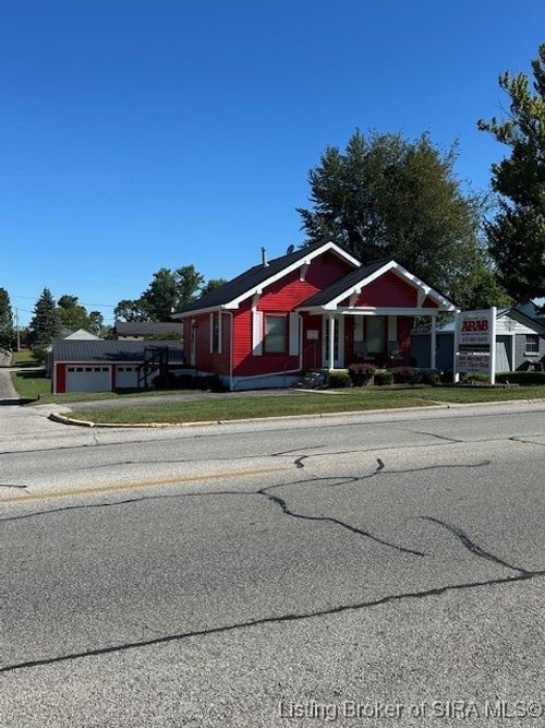 404 Jackson St, Salem, IN, 47167-1124 | Card Image