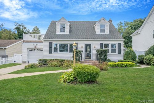 3862 Clark St, Seaford, NY, 11783-2103 | Card Image