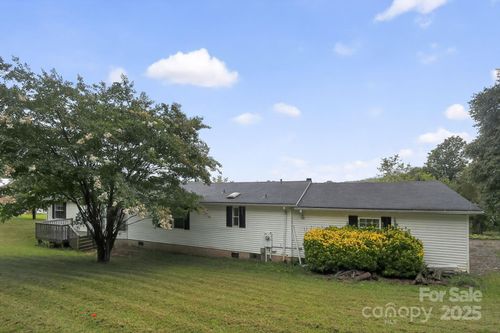 2 Yellow Roses Ln, Leicester, NC, 28748-5195 | Card Image