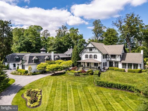 35 Harrison Dr, Newtown Square, PA, 19073-1420 | Card Image