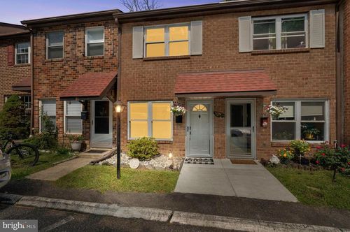82 Park Vallei Ln, BROOKHAVEN, PA, 19015-3323 | Card Image