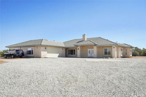 8181 Daisy Rd, Oak Hills, CA, 92344-9461 | Card Image