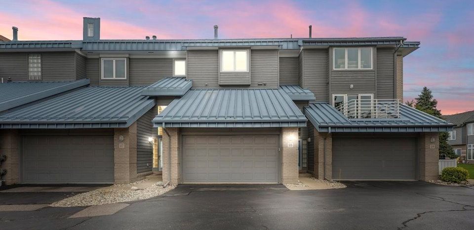 Kreger Dr, Wyandotte, MI 48192