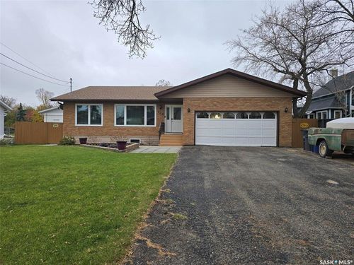 718 Stella St, Grenfell, SK, S0G2B0 | Card Image