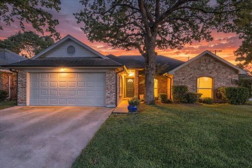 1027 Hunter Ridge Drive, Arlington, TX, 76013 | Card Image