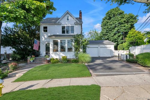 47-11 Belmont Rd, Great Neck, NY, 11020-1258 | Card Image