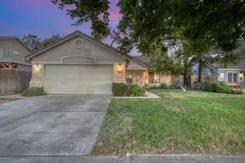 604 Sunday Dr, Turlock, CA, 95382-9627 | Card Image