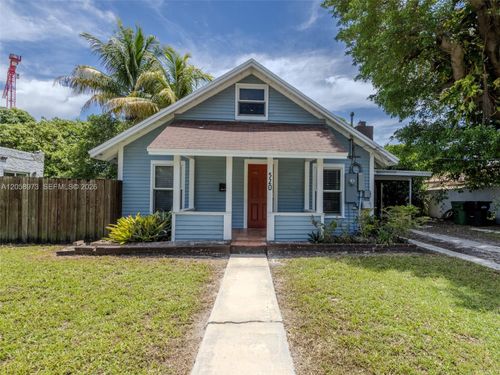 520 Ne 129th St, North Miami, FL, 33161-4732 | Card Image