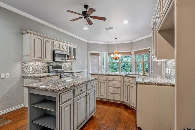519 Hideaway Ln E, House other with 4 bedrooms, 3 bathrooms and null parking in Hideaway TX | Image 17