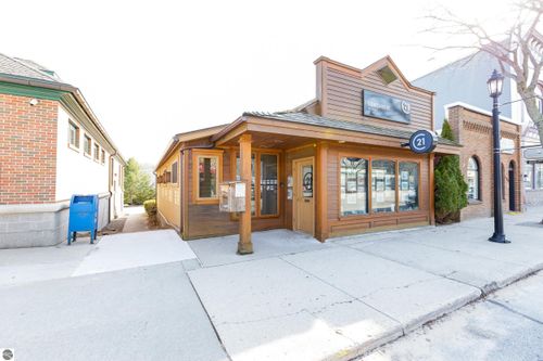 408 Main St, Frankfort, MI, 49635-9142 | Card Image