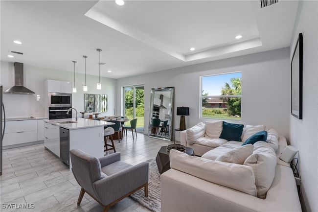 8006 Buttercup Cir, House other with 3 bedrooms, 3 bathrooms and null parking in LABELLE FL | Image 4