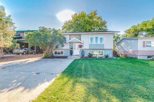 928 4 St Se, Redcliff, AB, T0J2P0 | Card Image