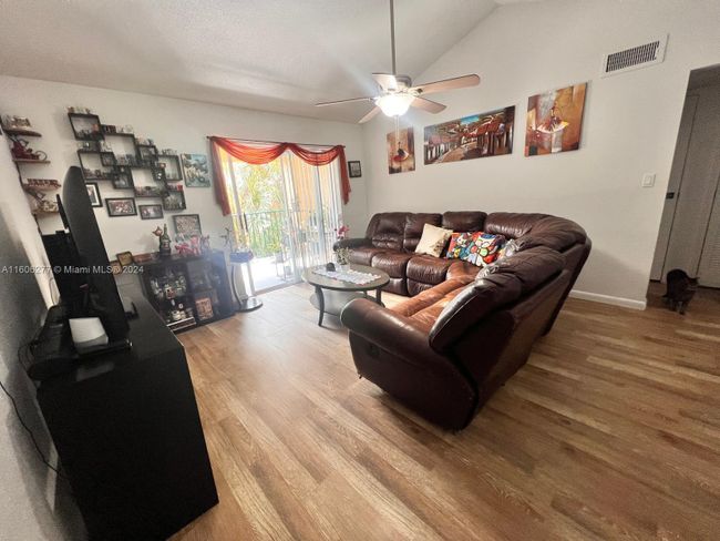 APT-1236 - 733 Riverside Dr, Condo with 1 bedrooms, 1 bathrooms and null parking in Coral Springs FL | Image 13
