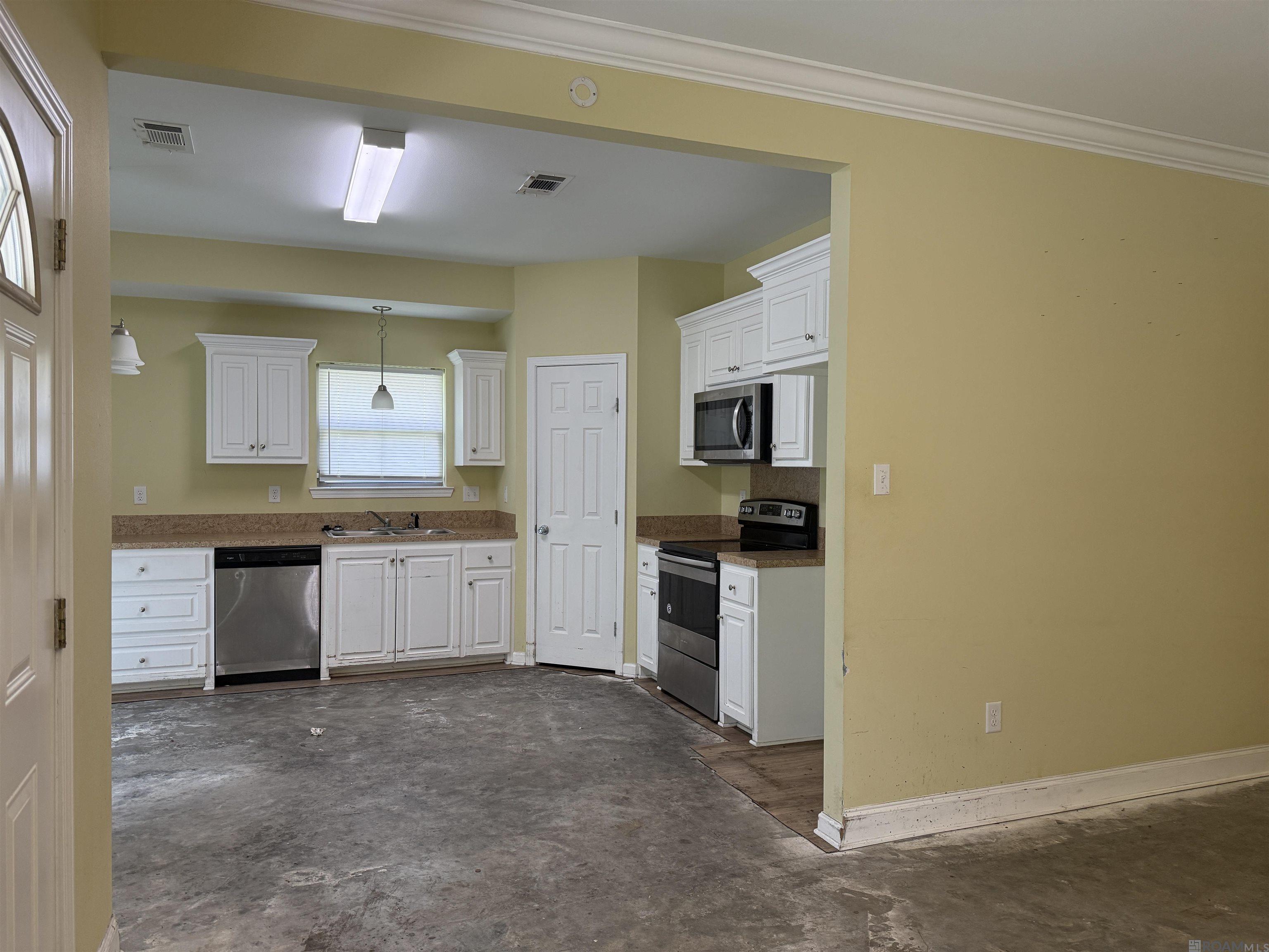 Residential in Sunshine 4