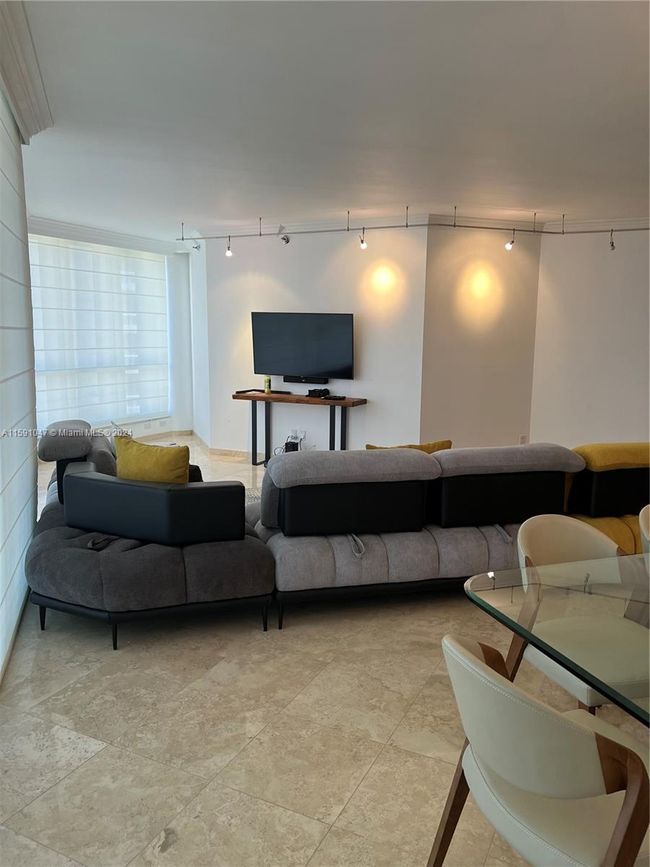 905 - 21150 Point Pl, Condo with 3 bedrooms, 2 bathrooms and null parking in Aventura FL | Image 13