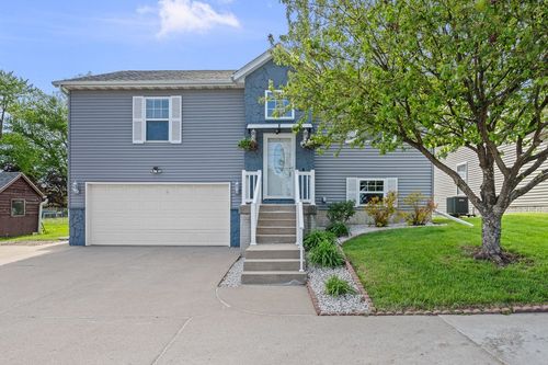 5118 N Division St, Davenport, IA, 52806-3643 | Card Image