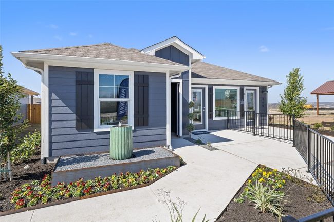 827 Arnold Loop, House other with 3 bedrooms, 2 bathrooms and 2 parking in Uhland TX | Image 4