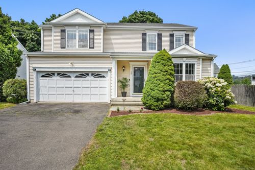 36 Lindbergh St, Fairfield, CT, 06824-5616 | Card Image
