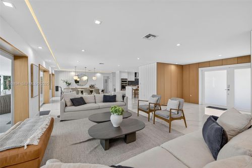 1001 Diplomat Pkwy, Hallandale Beach, FL, 33009-3719 | Card Image