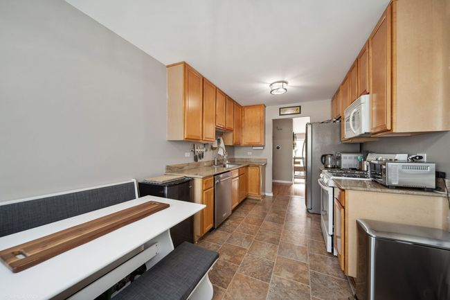 9343 Waterfall Glen Blvd, Townhouse with 3 bedrooms, 2 bathrooms and 2 parking in Darien IL | Image 13