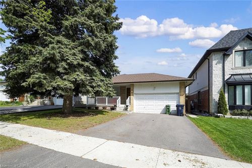 22 Hamptonbrook Dr, Etobicoke, ON, M9P1A1 | Card Image