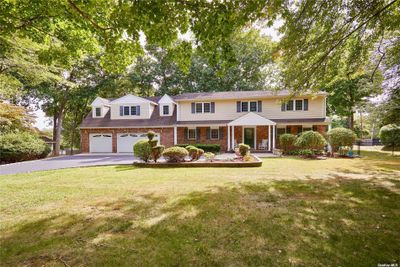 10 Norman Court, House other with 5 bedrooms, 3 bathrooms and null parking in Dix Hills NY | Image 1