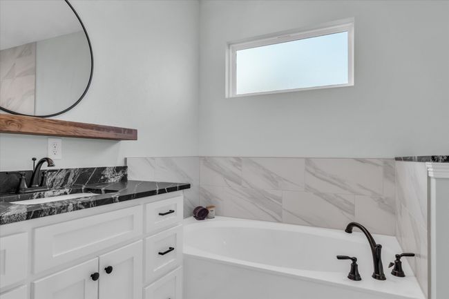 Primary Bath Soaking Tub | Image 17