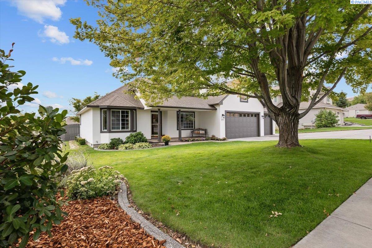Bear Dr, Richland, WA 99352
