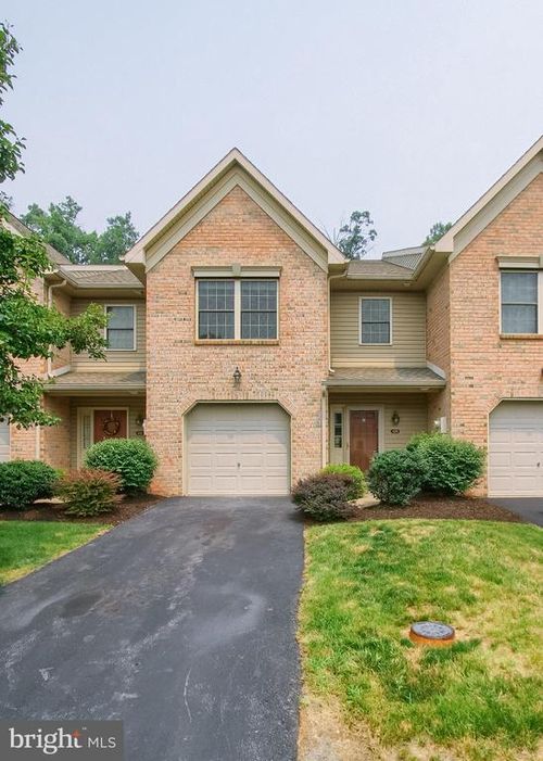 630 Glenbrook Dr, HARRISBURG, PA, 17110-4022 | Card Image
