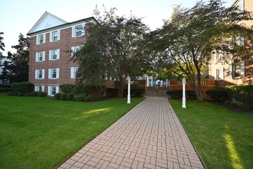 2e-1402 Hinman Ave, Evanston, IL, 60201-5325 | Card Image