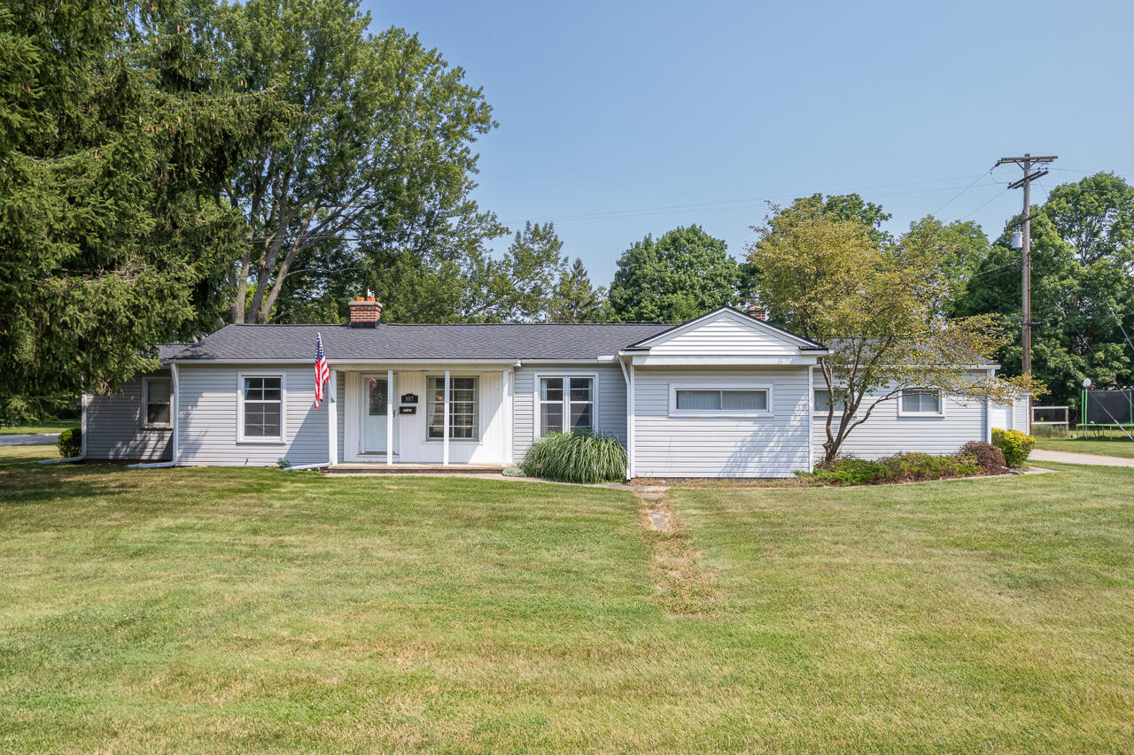 Willow St, Tecumseh, MI 49286