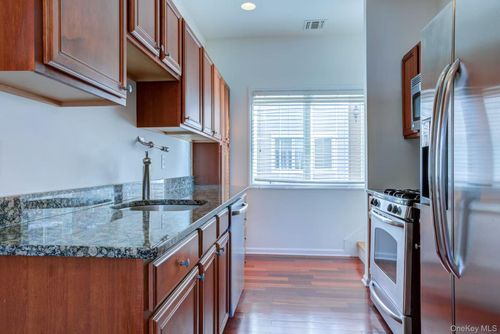 apt-17-330 Maple Ave, Westbury, NY, 11590-3383 | Card Image