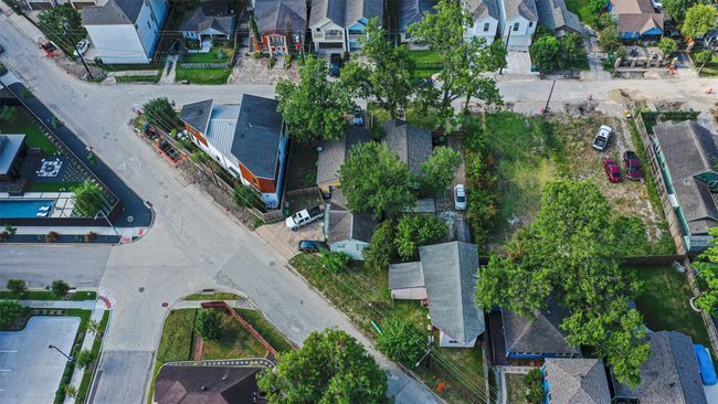 1110 E 27 Th St, House other with 5 bedrooms, 3 bathrooms and 2 parking in Houston TX | Image 35
