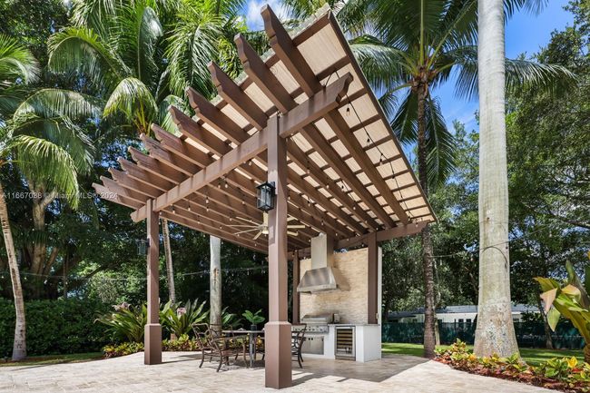 5837 Sw 102 Nd St, House other with 6 bedrooms, 6 bathrooms and null parking in Pinecrest FL | Image 35