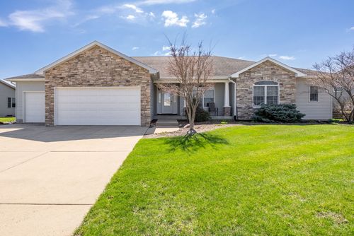 1524 Silver Valley Dr, De Witt, IA, 52742-1062 | Card Image