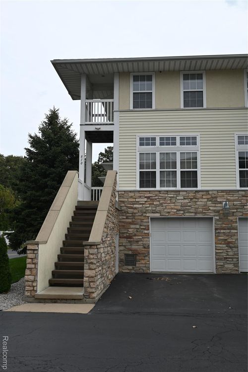 810 Catalina Cv, Luna Pier, MI, 48157-9407 | Card Image